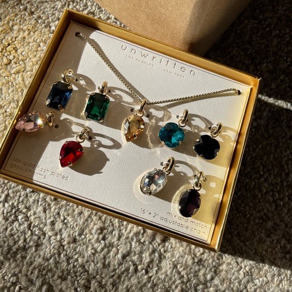 Unwritten (Macys)  Boxed set of chain with 9 different glass pendants - Picture 2 of 3